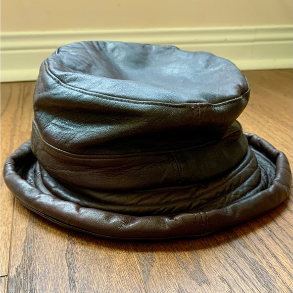 Lord & Taylor made in Italy 🇮🇹 Leather hat - Picture 10 of 15